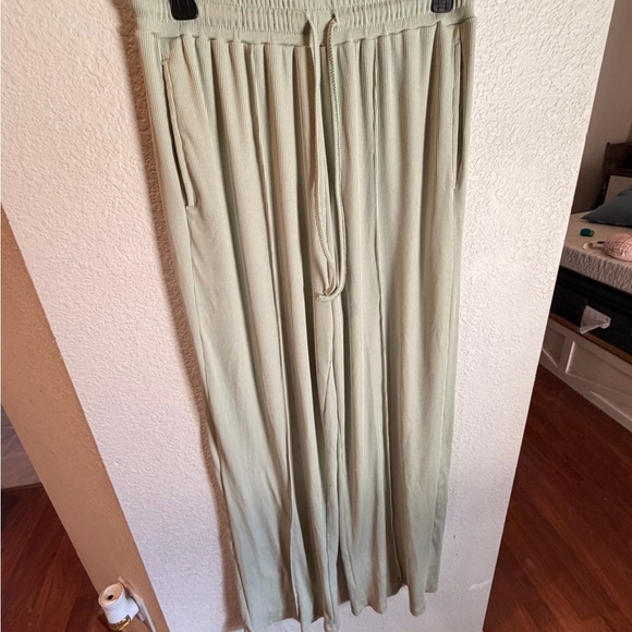 Light Sage Tank Top & Pants Set - Picture 2 of 8